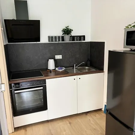 Monteurwohnung In Koeln-kalk 아파트