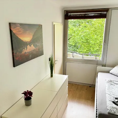 Apartment Monteurwohnung In Koeln-kalk *